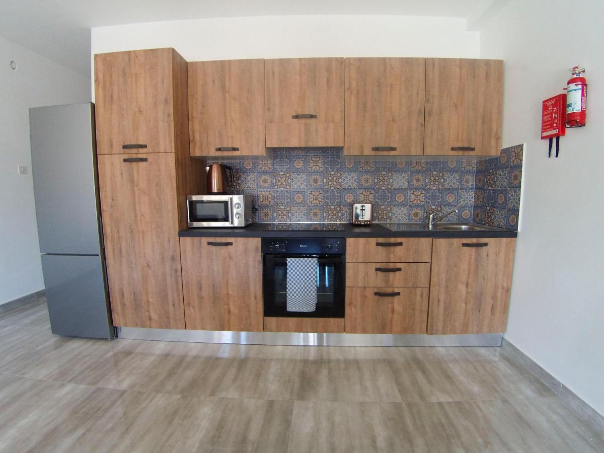 F7 Room 2, Private Bedroom Two Single Beds Shared Bathroom In Shared Flat Msida Ngoại thất bức ảnh