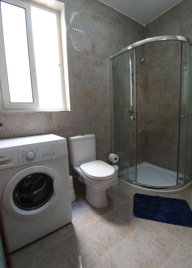 F7 Room 2, Private Bedroom Two Single Beds Shared Bathroom In Shared Flat Msida Ngoại thất bức ảnh