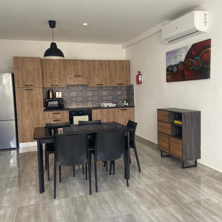 F7 Room 2, Private Bedroom Two Single Beds Shared Bathroom In Shared Flat Msida Ngoại thất bức ảnh